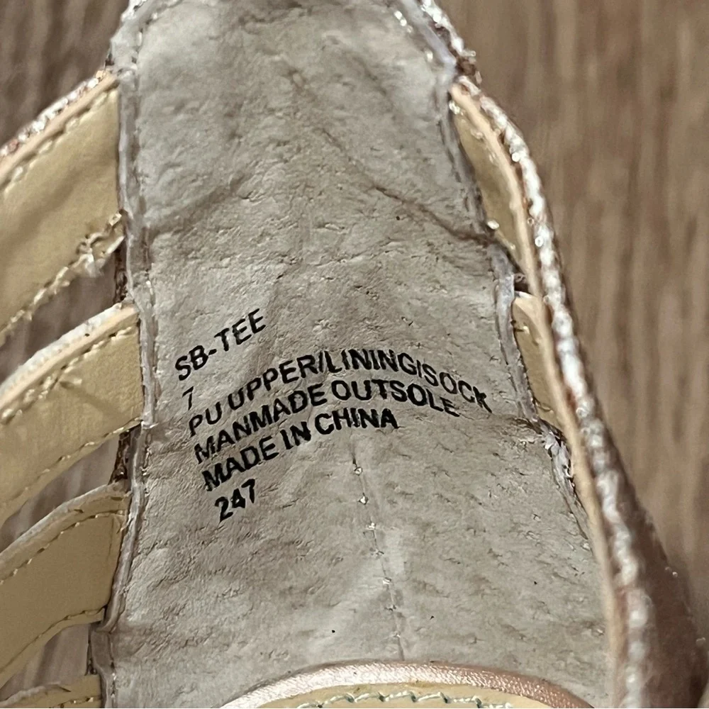 Betsey Johnson Gold Glitter Tee Heels - ***See notes for sizing - Picture 14 of 15